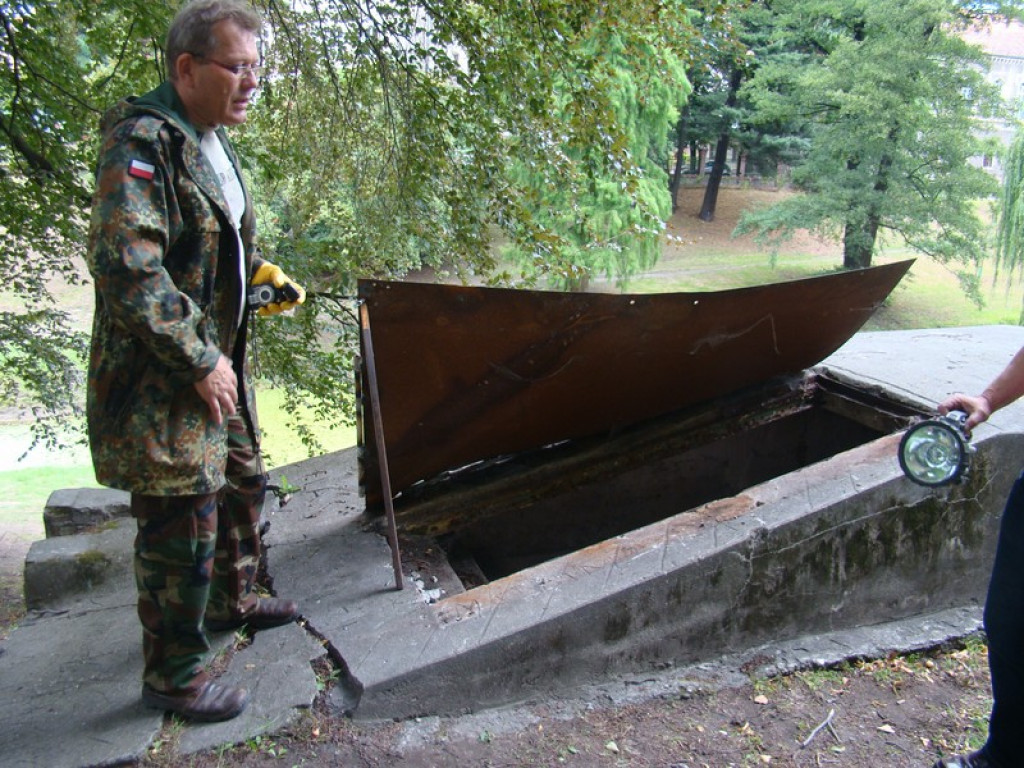 Schron przy fosie ma ponad 80 m długości [wideo]
