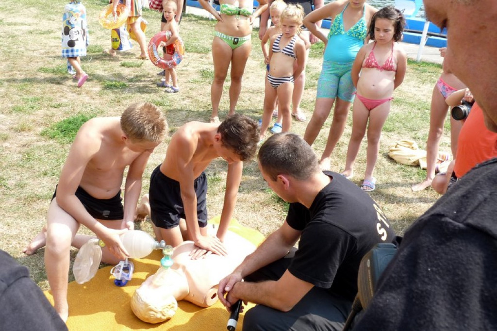 Ćwiczenia na basenie kąpielowym w Grodkowie