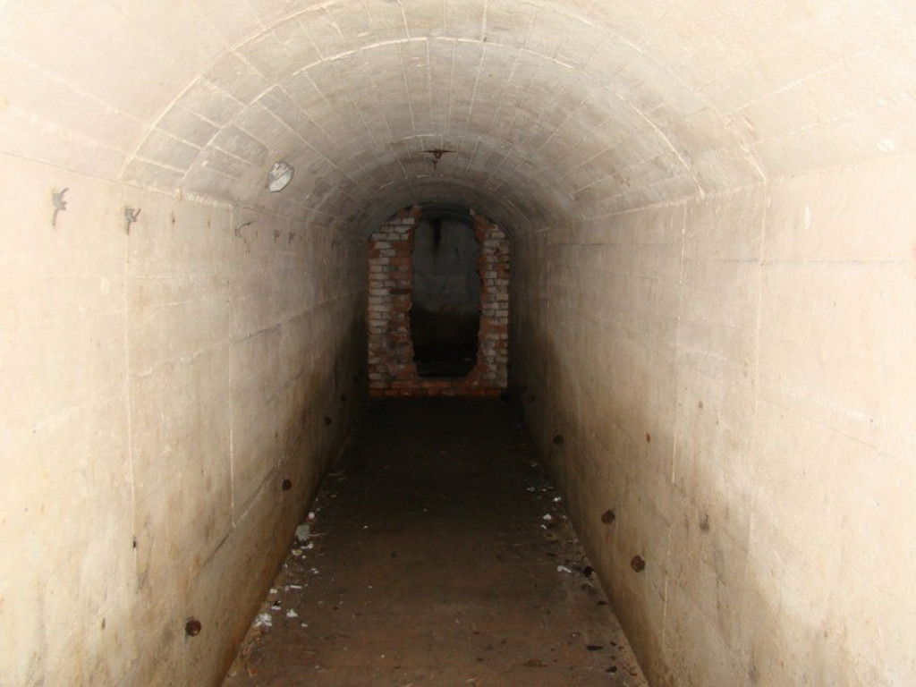 Korytarze w schronie na Starych Koszarach jeszcze dłuższe [video]