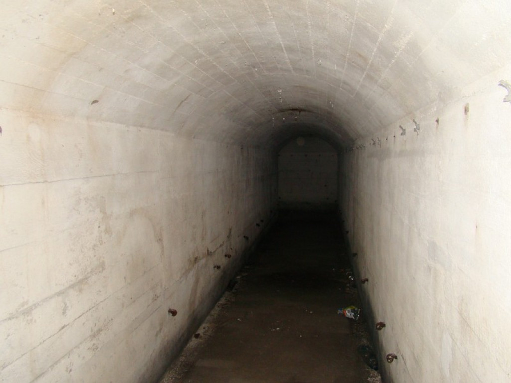 Korytarze w schronie na Starych Koszarach jeszcze dłuższe [video]