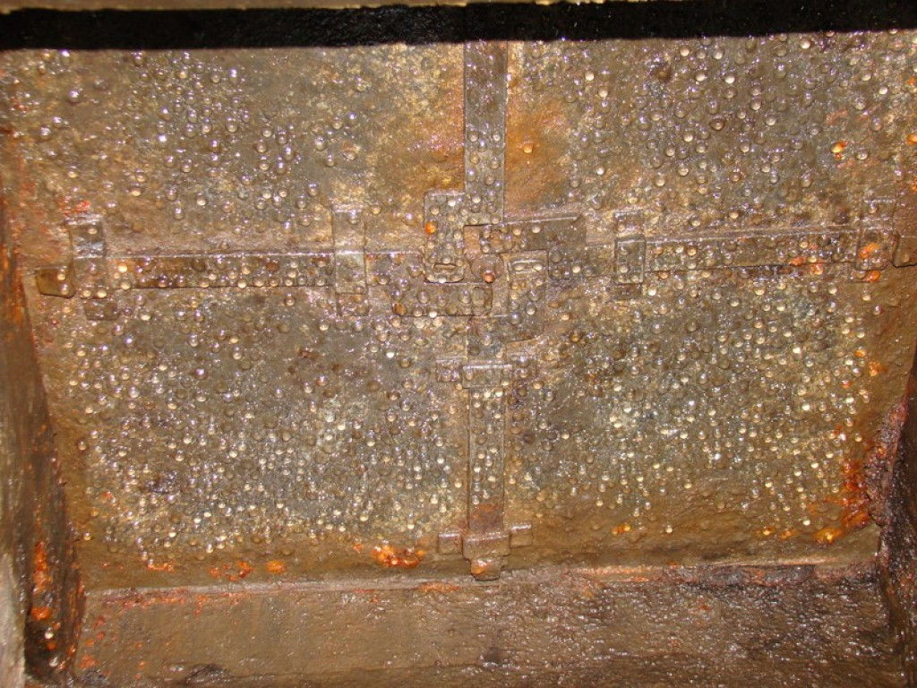 Podziemne korytarze na terenie warsztatów szkolnych przy ul. Kamiennej! [foto + wideo]