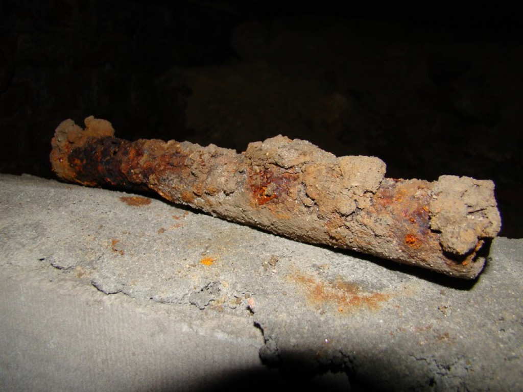 Podziemne korytarze na terenie warsztatów szkolnych przy ul. Kamiennej! [foto + wideo]