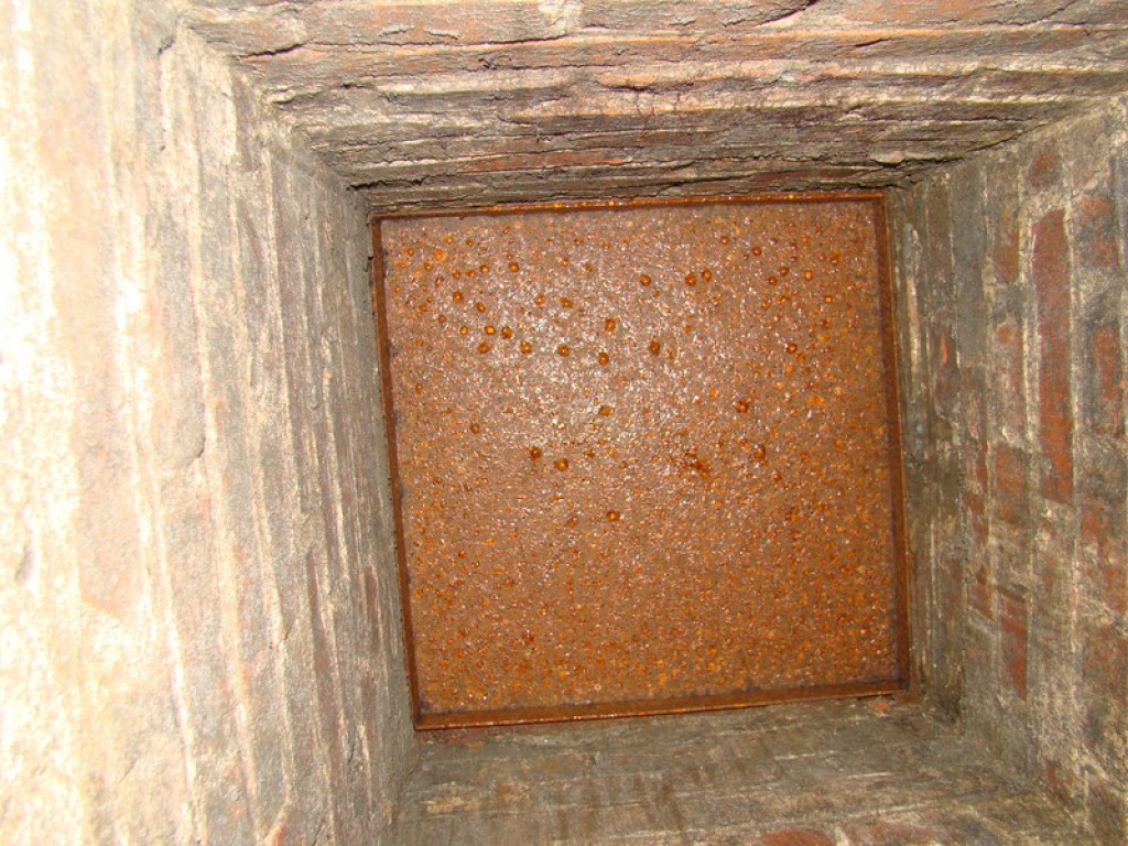 Podziemne korytarze na terenie warsztatów szkolnych przy ul. Kamiennej! [foto + wideo]