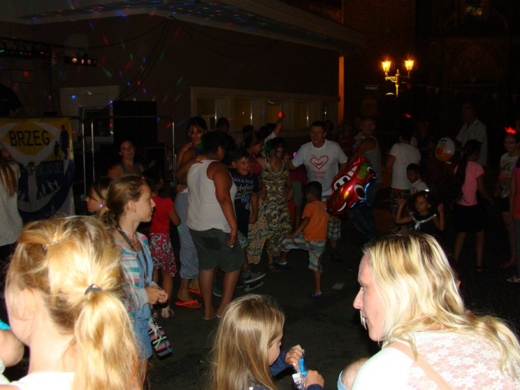 Dyskoteka na Placu Polonii Amerykańskiej