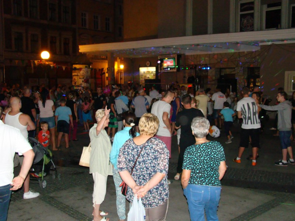 Dyskoteka na Placu Polonii Amerykańskiej