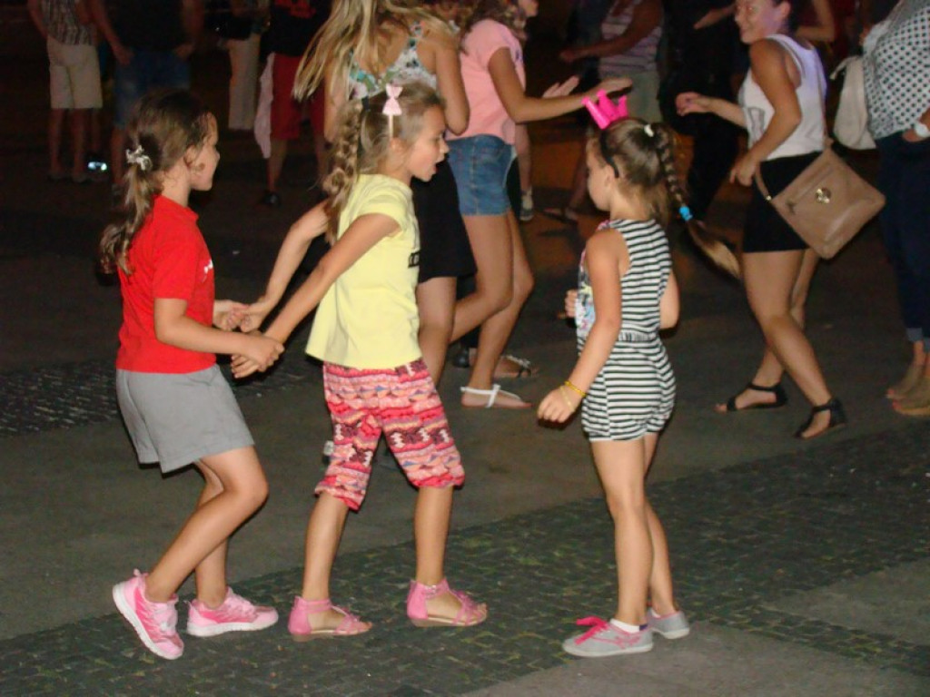 Dyskoteka na Placu Polonii Amerykańskiej