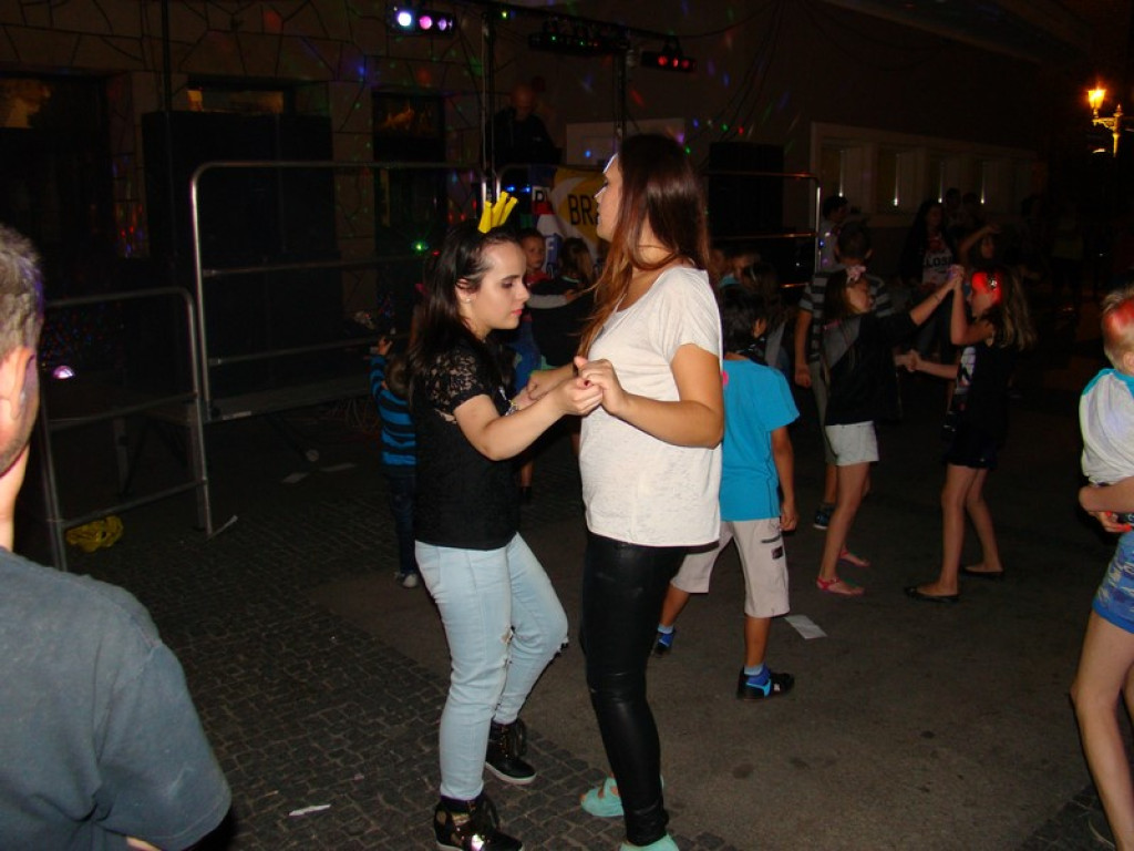 Dyskoteka na Placu Polonii Amerykańskiej