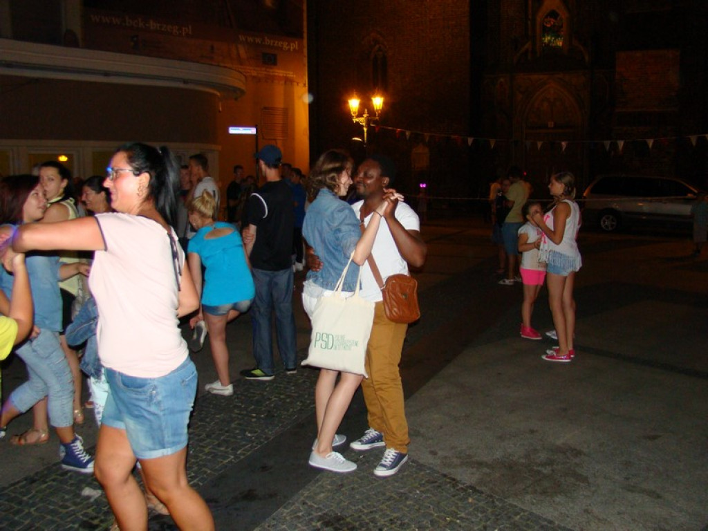 Dyskoteka na Placu Polonii Amerykańskiej