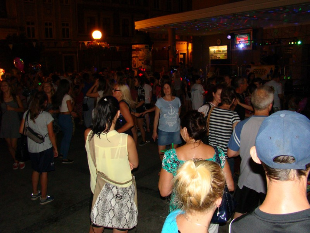 Dyskoteka na Placu Polonii Amerykańskiej