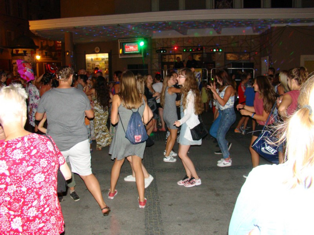 Dyskoteka na Placu Polonii Amerykańskiej