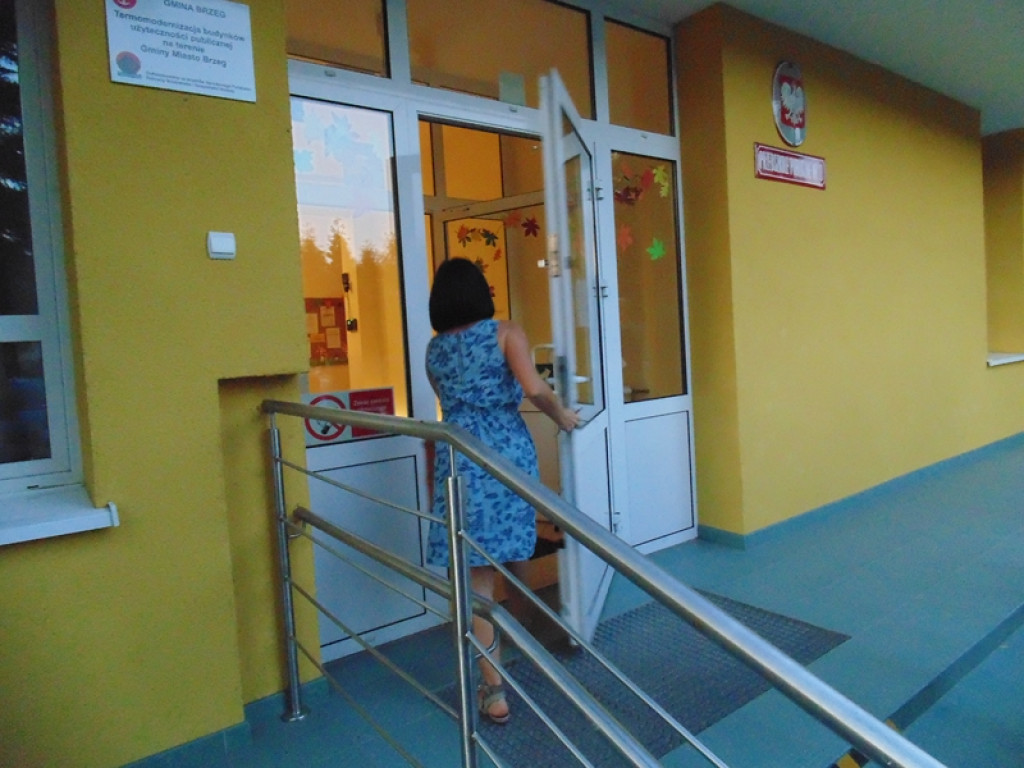 Brzeg: Rodzice spali pod przedszkolem, by dziecko zostało przyjęte do placówki