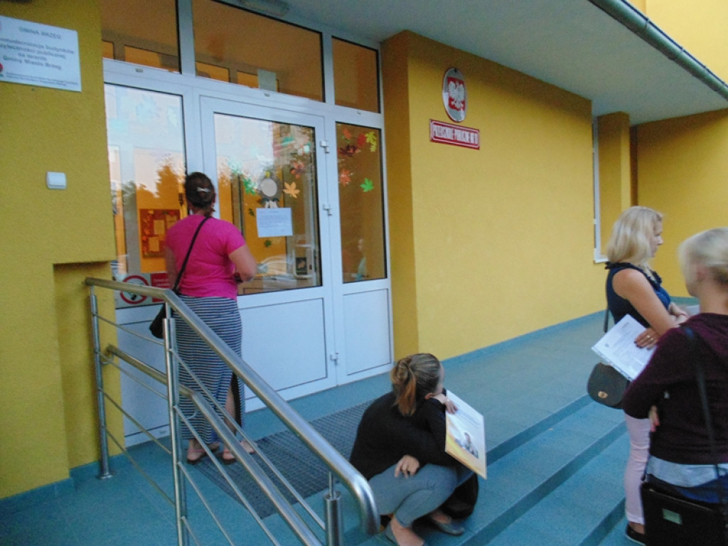 Brzeg: Rodzice spali pod przedszkolem, by dziecko zostało przyjęte do placówki