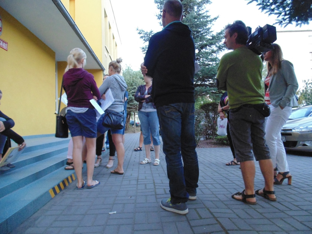 Brzeg: Rodzice spali pod przedszkolem, by dziecko zostało przyjęte do placówki