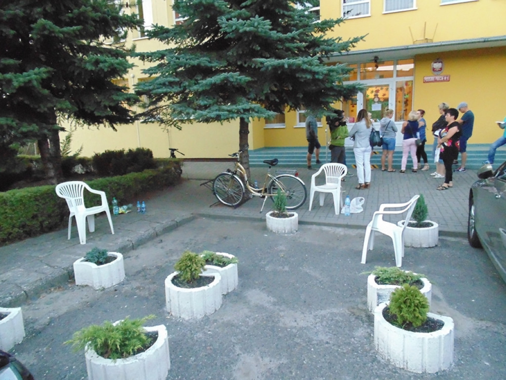 Brzeg: Rodzice spali pod przedszkolem, by dziecko zostało przyjęte do placówki