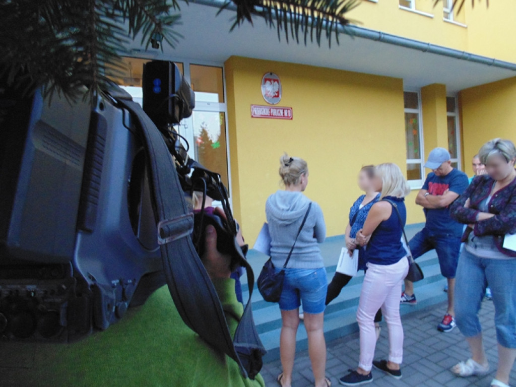 Brzeg: Rodzice spali pod przedszkolem, by dziecko zostało przyjęte do placówki