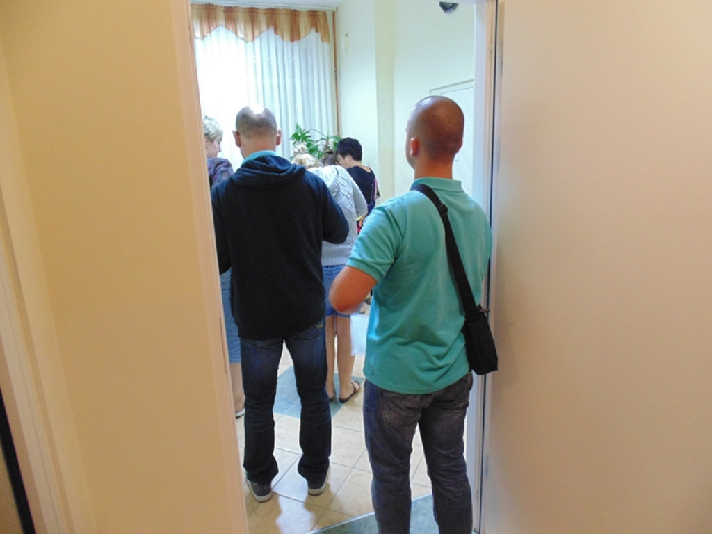 Brzeg: Rodzice spali pod przedszkolem, by dziecko zostało przyjęte do placówki