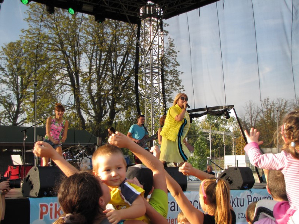 Majka Jeżowska zaśpiewała na Pikniku Rodzinnym w Brzegu