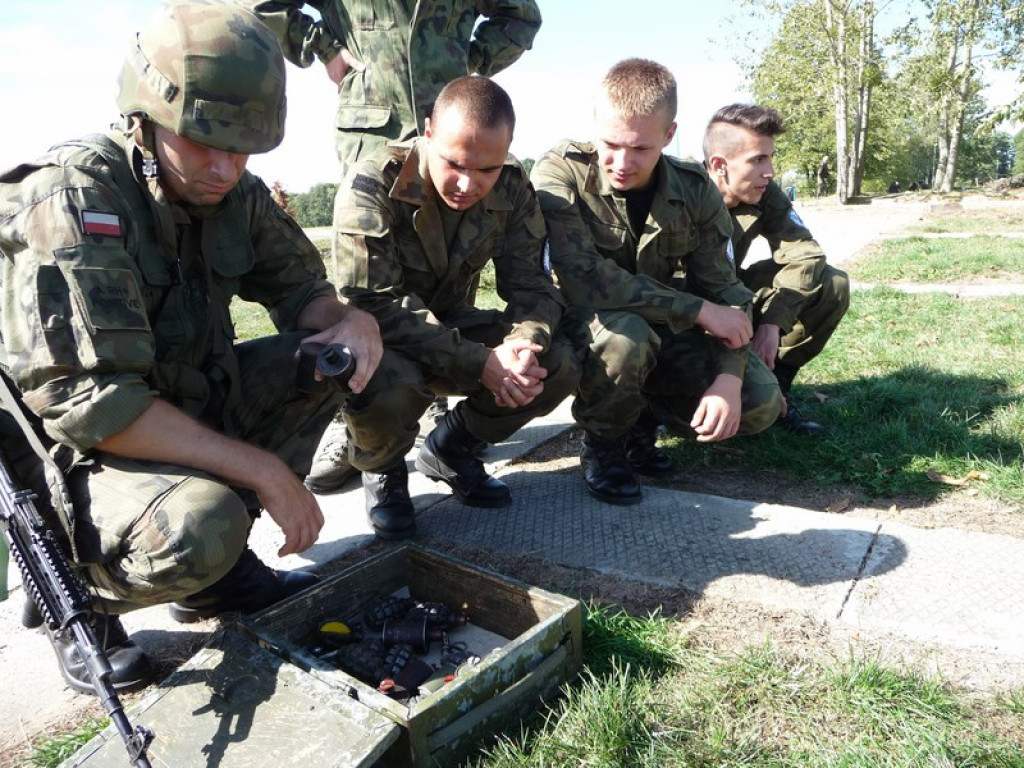 Zajęcia zintegrowane 1 Brzeskiego Pułku Saperów z udziałem młodzieży II LO w Brzegu