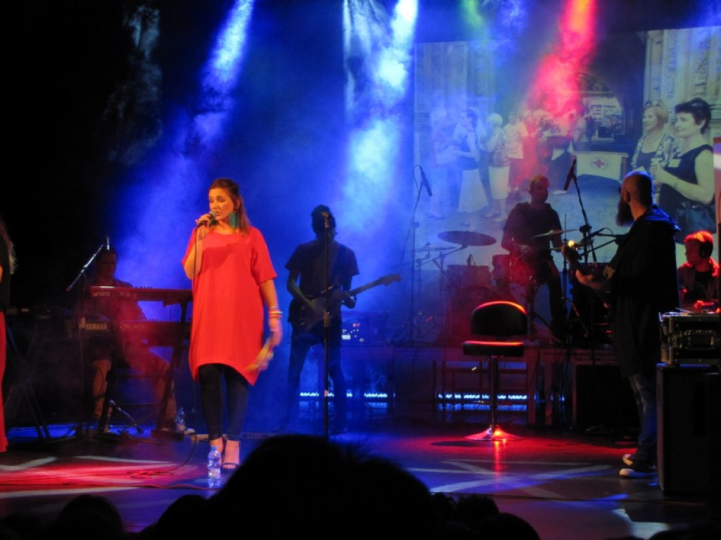 Koncert zespołu LULY w Brzegu na rzecz PCK [fotorelacja]