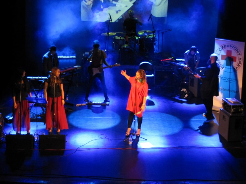 Koncert zespołu LULY w Brzegu na rzecz PCK [fotorelacja]