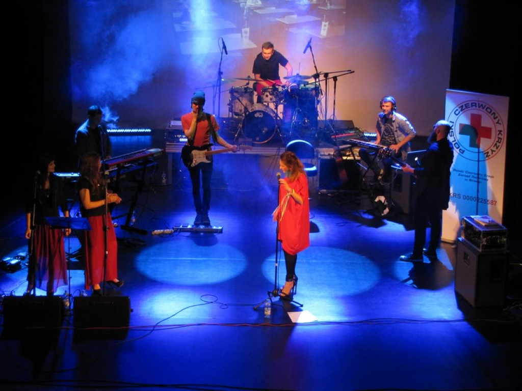 Koncert zespołu LULY w Brzegu na rzecz PCK [fotorelacja]