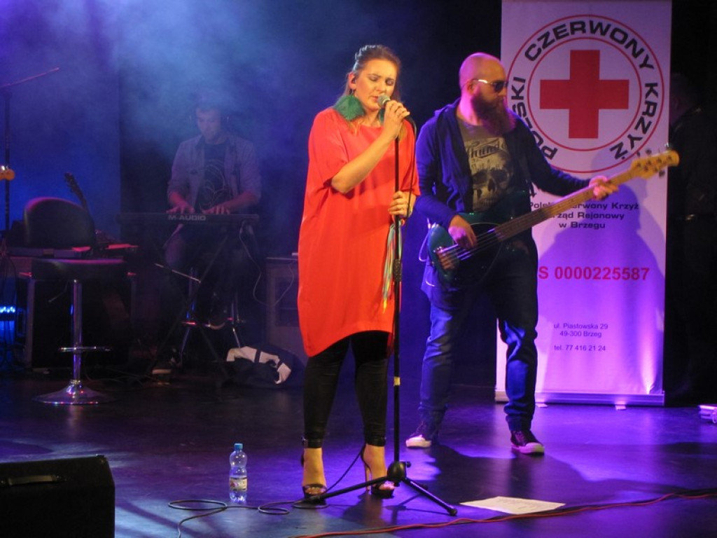 Koncert zespołu LULY w Brzegu na rzecz PCK [fotorelacja]