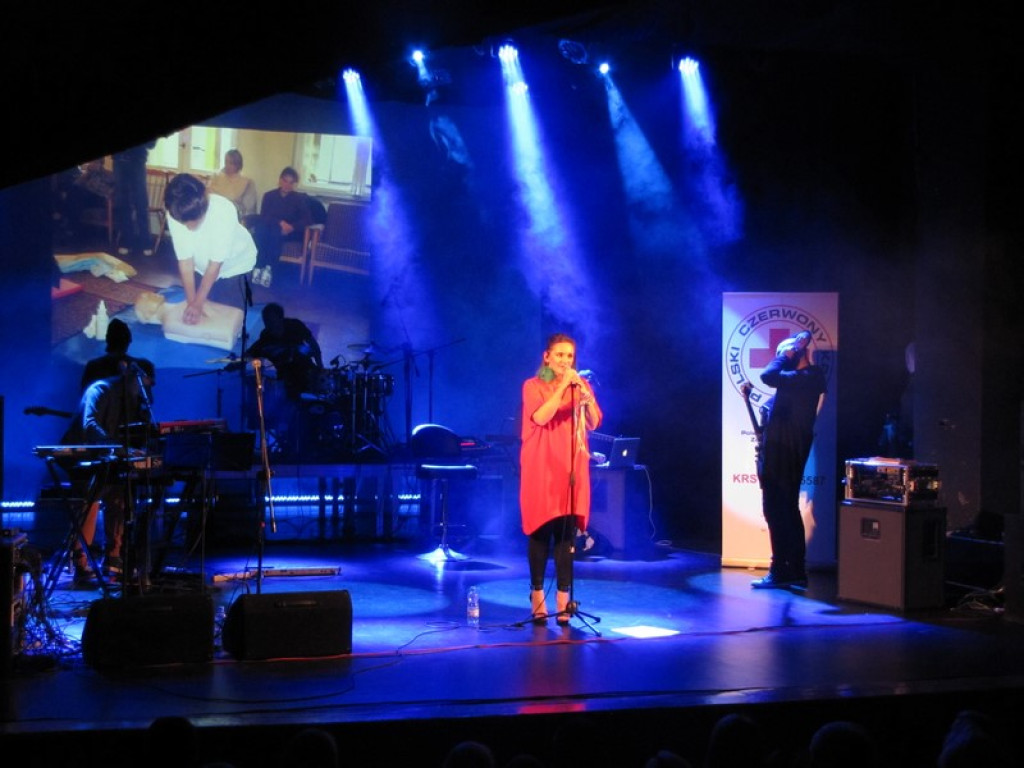 Koncert zespołu LULY w Brzegu na rzecz PCK [fotorelacja]