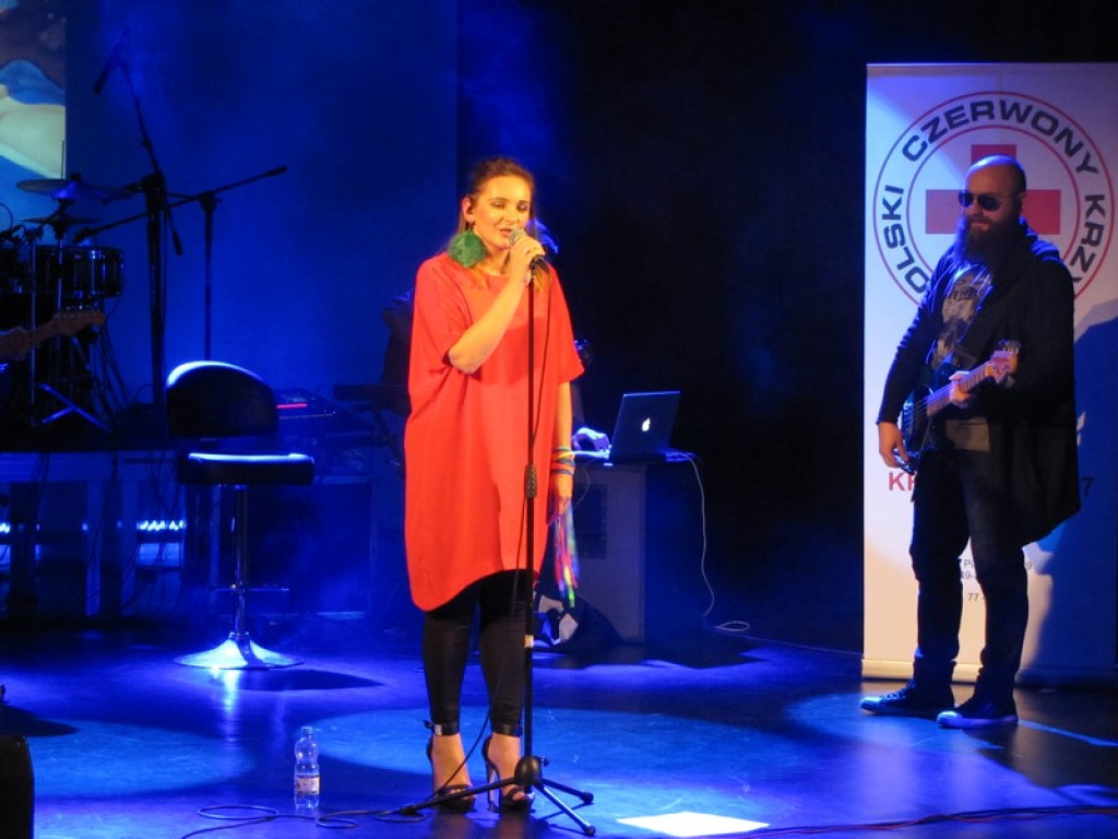 Koncert zespołu LULY w Brzegu na rzecz PCK [fotorelacja]