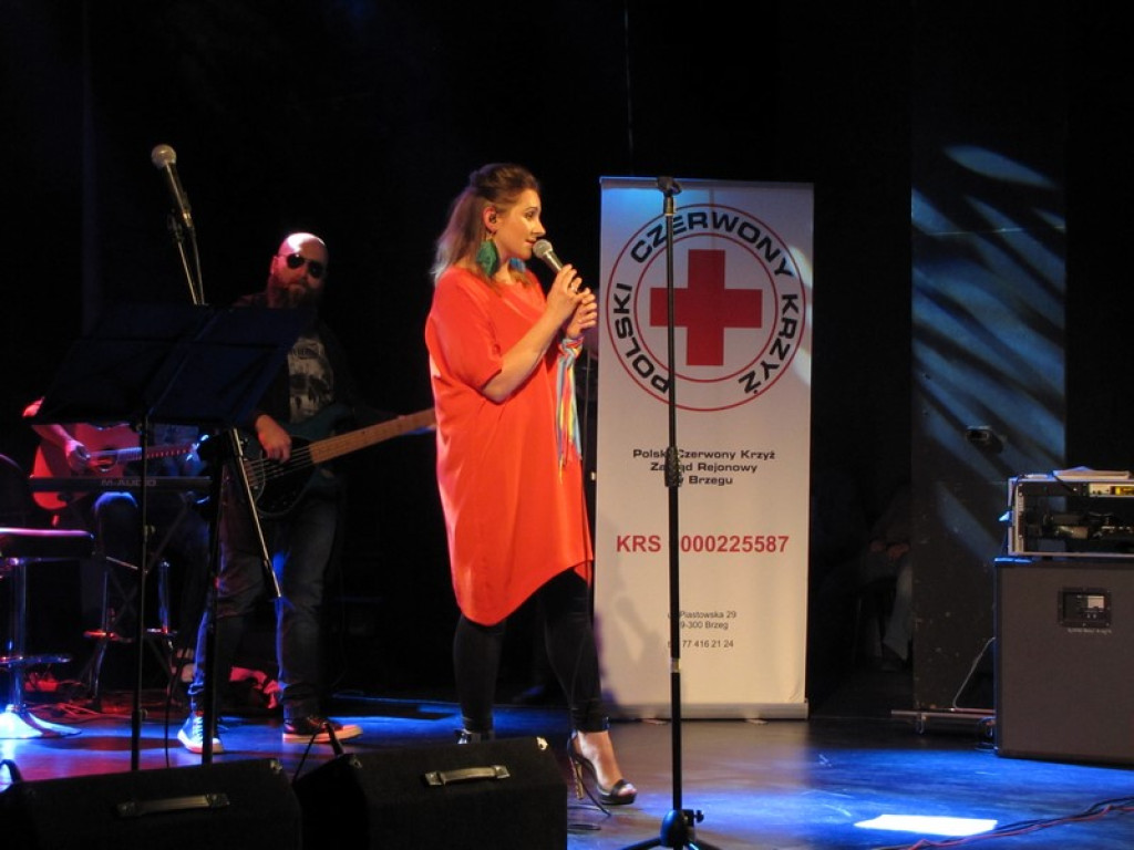 Koncert zespołu LULY w Brzegu na rzecz PCK [fotorelacja]