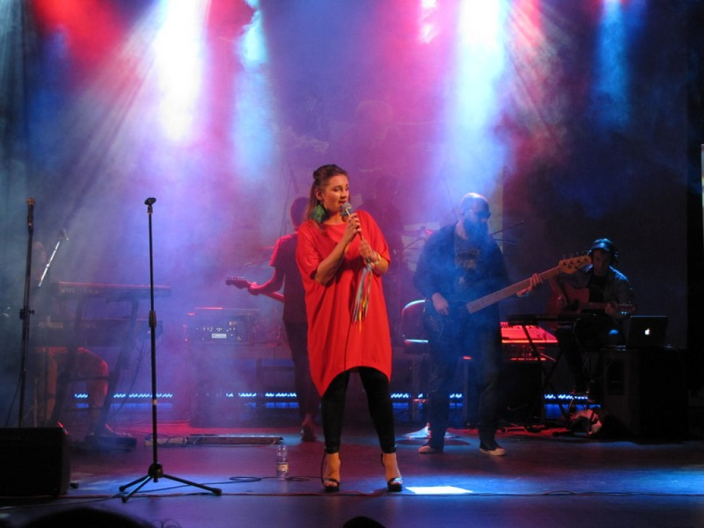 Koncert zespołu LULY w Brzegu na rzecz PCK [fotorelacja]