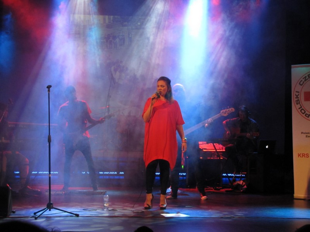 Koncert zespołu LULY w Brzegu na rzecz PCK [fotorelacja]