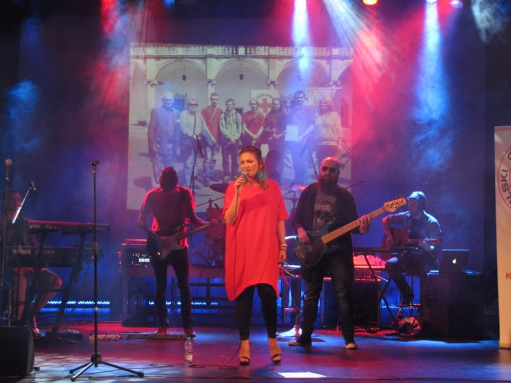 Koncert zespołu LULY w Brzegu na rzecz PCK [fotorelacja]