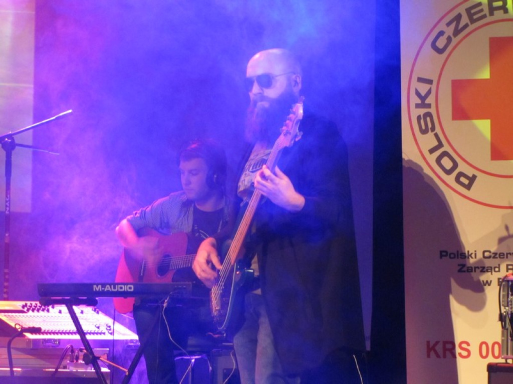 Koncert zespołu LULY w Brzegu na rzecz PCK [fotorelacja]