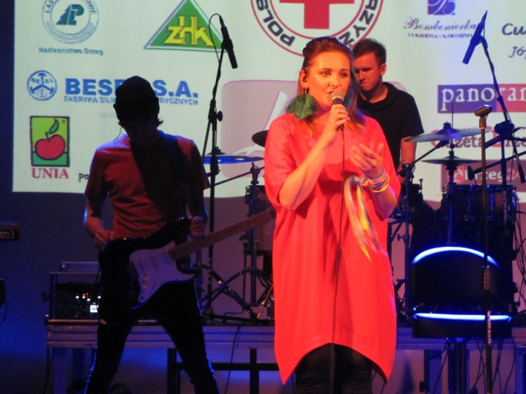 Koncert zespołu LULY w Brzegu na rzecz PCK [fotorelacja]
