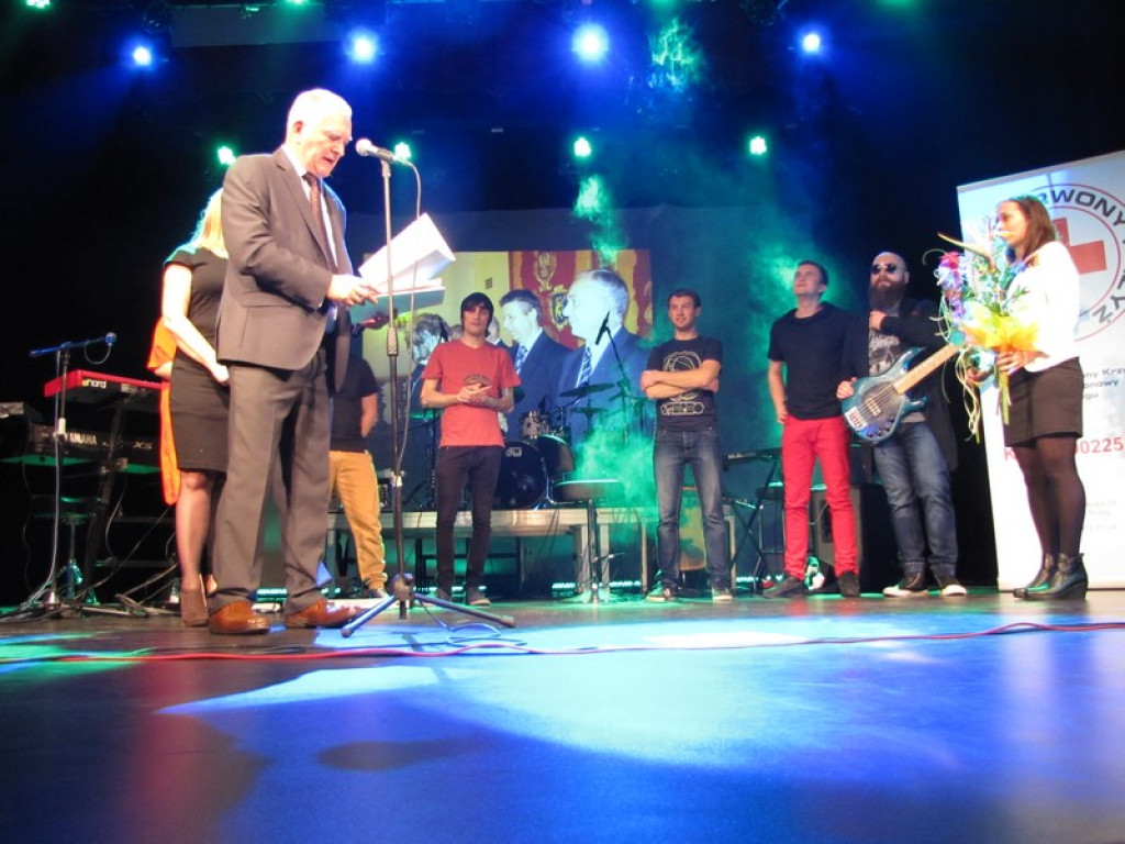 Koncert zespołu LULY w Brzegu na rzecz PCK [fotorelacja]