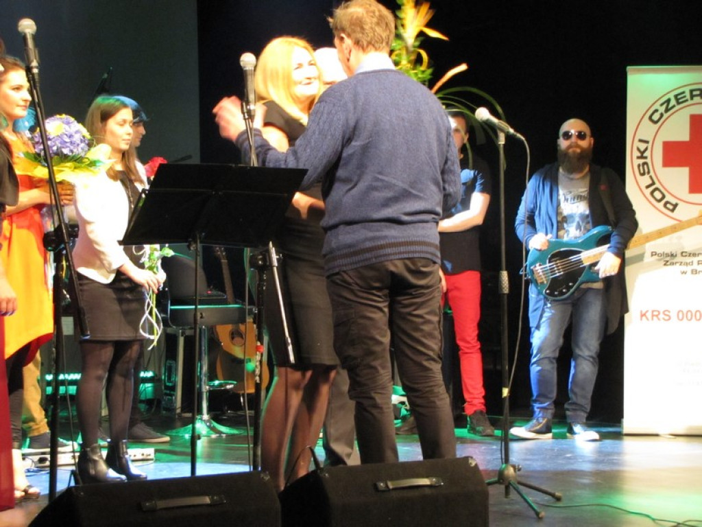 Koncert zespołu LULY w Brzegu na rzecz PCK [fotorelacja]