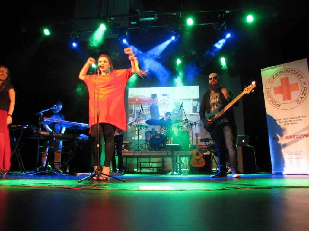 Koncert zespołu LULY w Brzegu na rzecz PCK [fotorelacja]