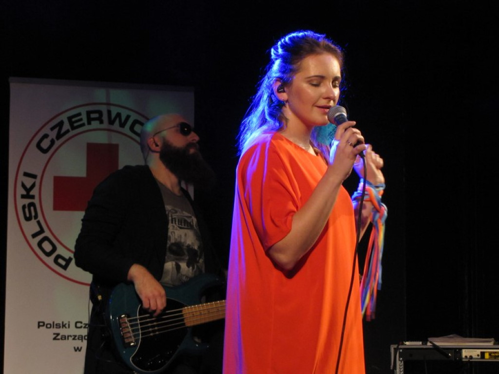 Koncert zespołu LULY w Brzegu na rzecz PCK [fotorelacja]