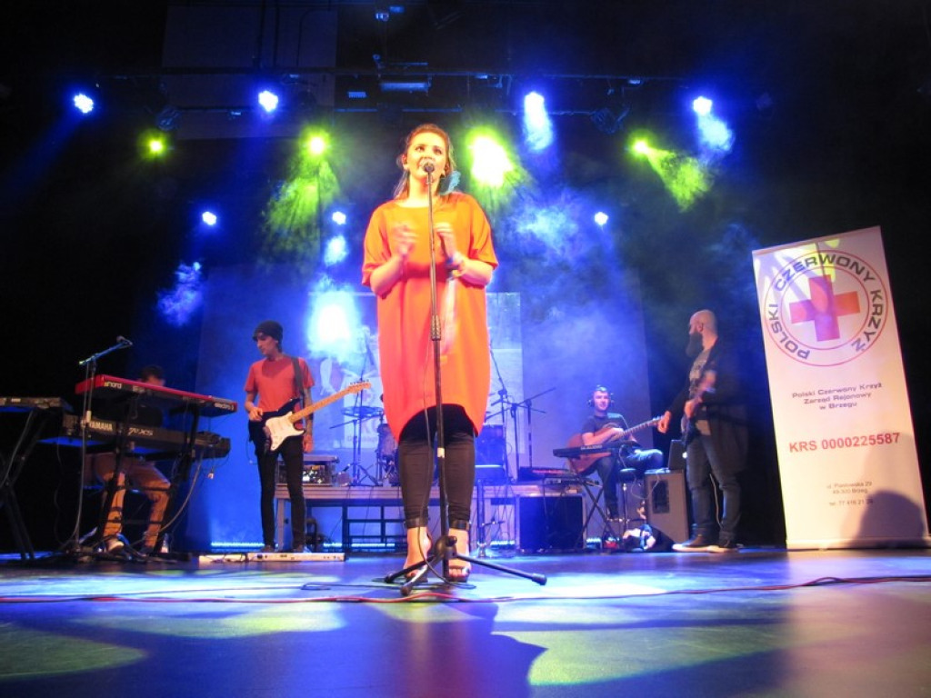 Koncert zespołu LULY w Brzegu na rzecz PCK [fotorelacja]