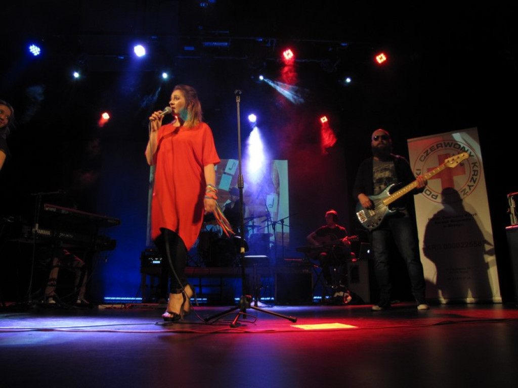 Koncert zespołu LULY w Brzegu na rzecz PCK [fotorelacja]