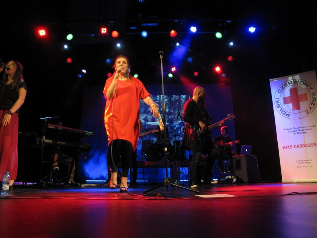 Koncert zespołu LULY w Brzegu na rzecz PCK [fotorelacja]