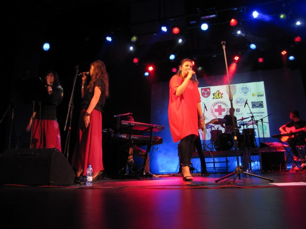 Koncert zespołu LULY w Brzegu na rzecz PCK [fotorelacja]