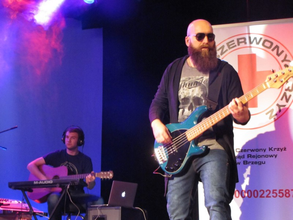 Koncert zespołu LULY w Brzegu na rzecz PCK [fotorelacja]