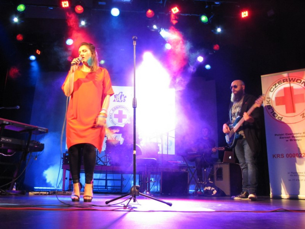 Koncert zespołu LULY w Brzegu na rzecz PCK [fotorelacja]