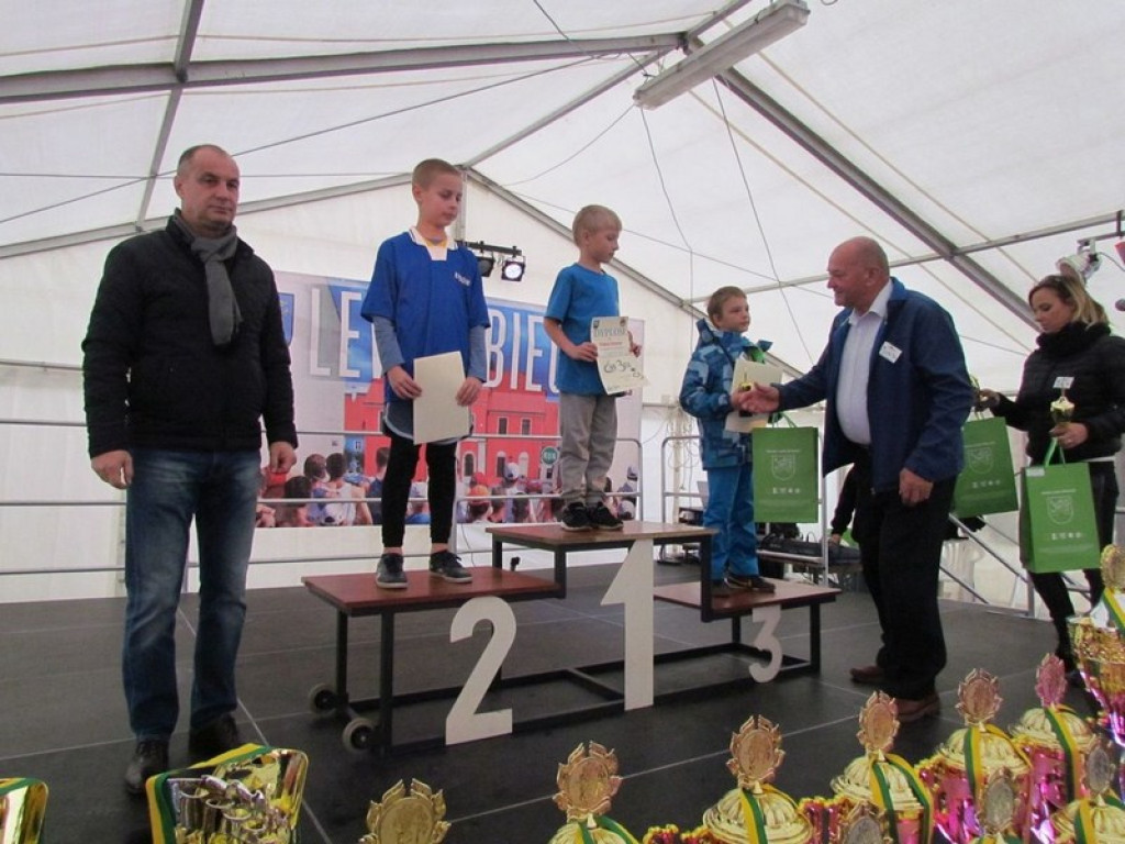 Biegali w Lewinie Brzeskim w ramach III edycji akcji 