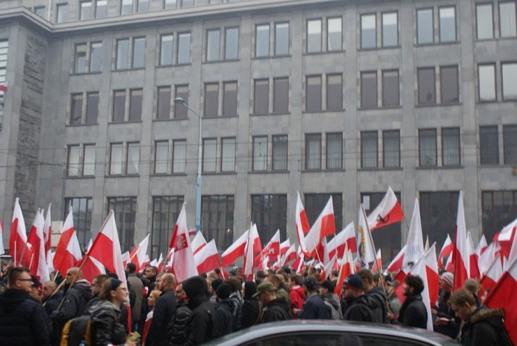 Młodzi patrioci z II LO w Brzegu