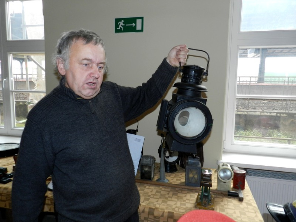 Dzieci z Przedszkola nr 11 na wystawie Eksponatów Kolejowych w Brzegu