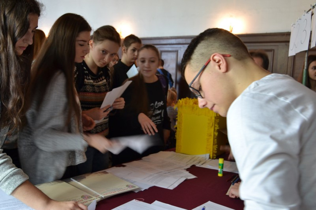 W I LO w Brzegu napisano 1793 listy w ramach akcji Amnesty International