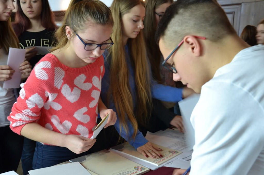 W I LO w Brzegu napisano 1793 listy w ramach akcji Amnesty International