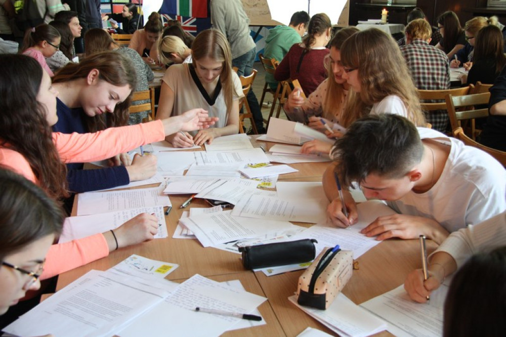 W I LO w Brzegu napisano 1793 listy w ramach akcji Amnesty International